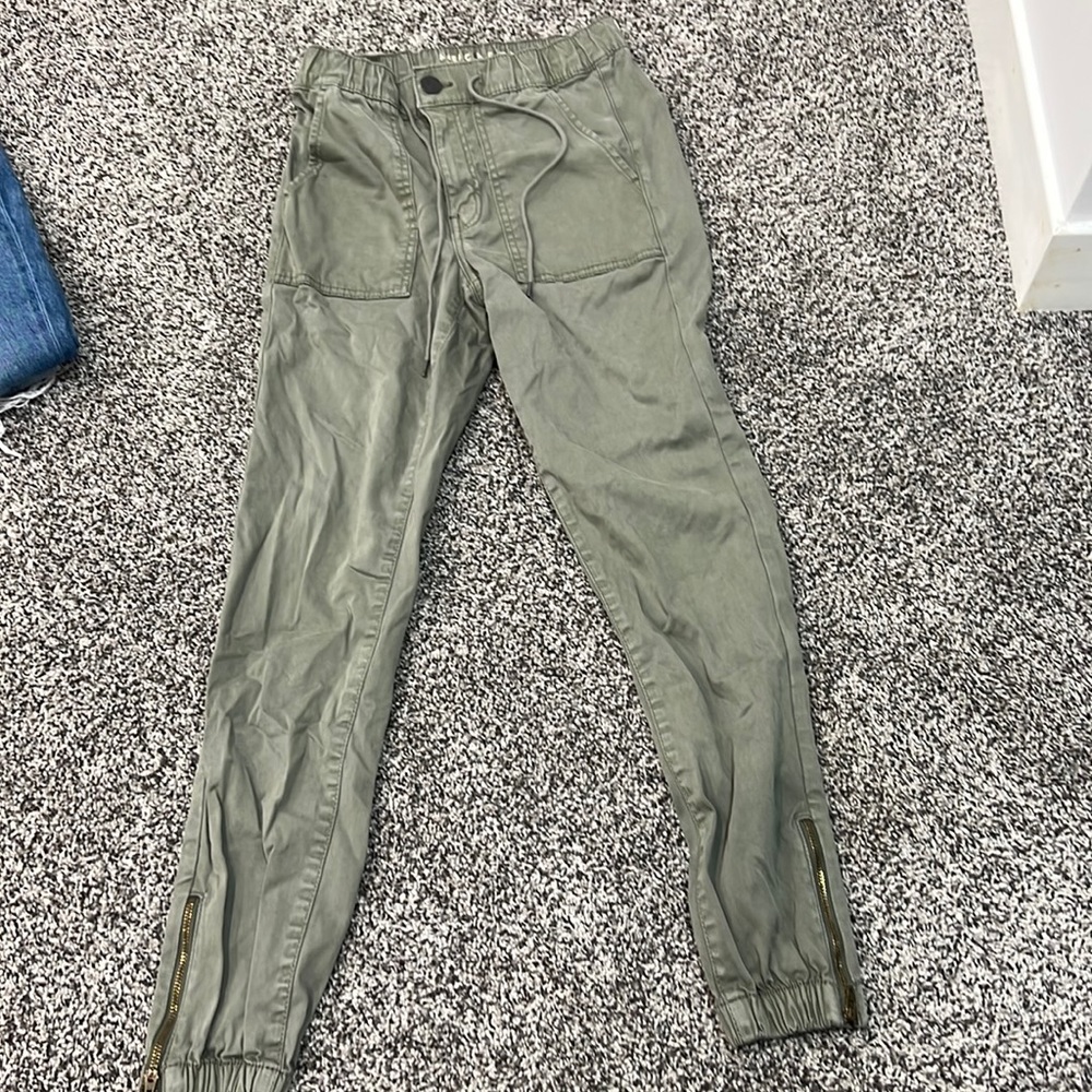 Super stretch, greenish jeans